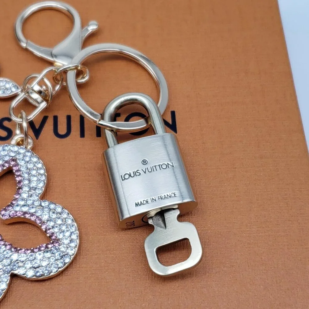 Louis Vuitton Authentic Gold Padlock 🔒 Key +Unbranded Clover Keychain Bag Charm - Picture 4 of 8